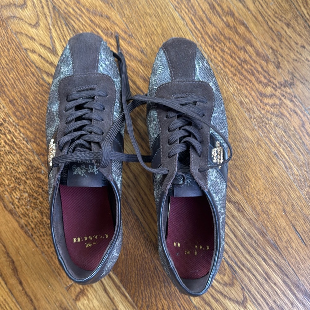 Brown women’s Coach shoes in great condition. sz 8M